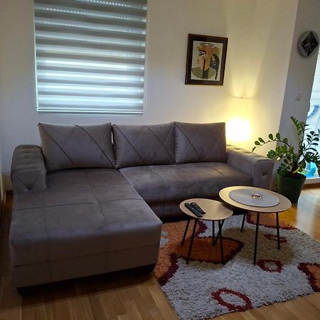 Beautifull Apartment Ni Екстериор снимка